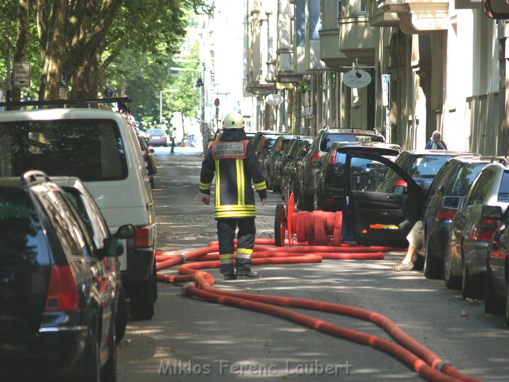 Brand Flachdach Koeln Agnesviertel  Huelchratherstr   P034.JPG